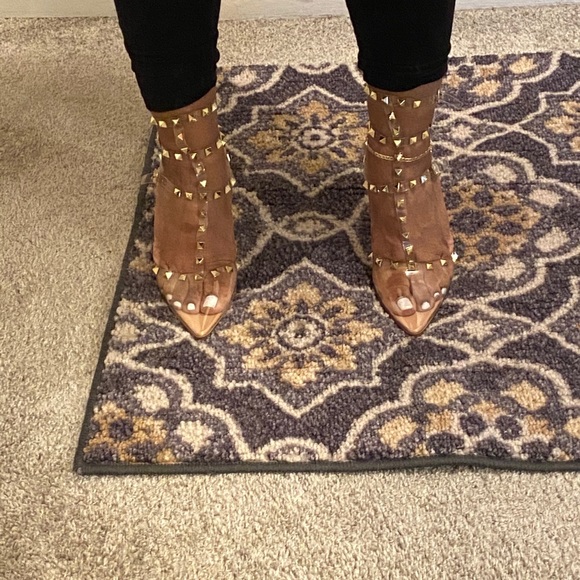Clear & tan heels - Picture 2 of 3